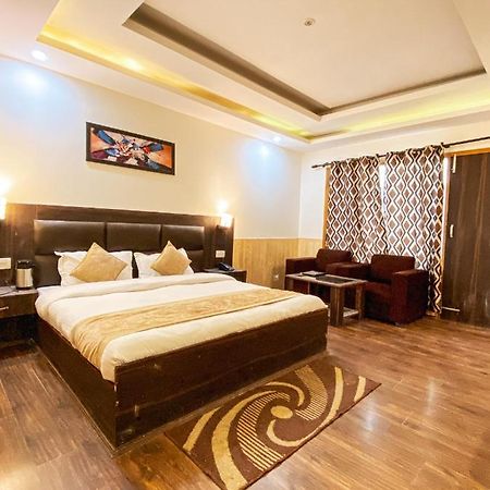 Hotel Manali Queen Zewnętrze zdjęcie